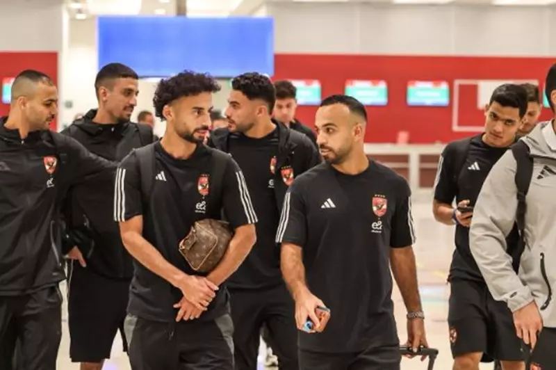 بعثة الأهلي تصل الإمارات استعدادًا لخوض السوبر المصري