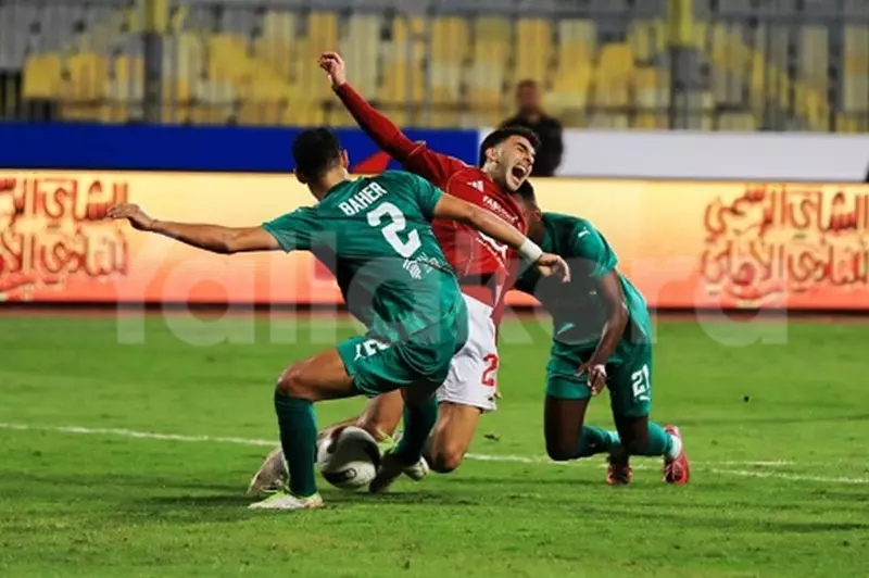 حسرة زيزو.. لقطات من مباراة الأهلي والمصري (صور)